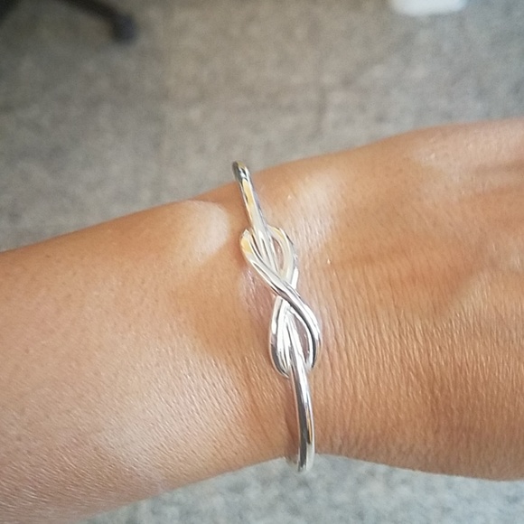 New Sterling silver Infinity Bangle 7 inches - Picture 1 of 7